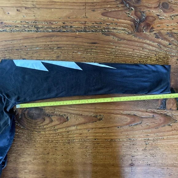 NWT Chaser Cold Shoulder Long Sleeve Lightening Bolt T-Shirt, Black, Size Small - Picture 10 of 13